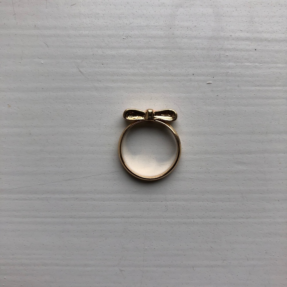 Vintage chic gold & blush pink bow knuckle ring - Picture 2 of 6